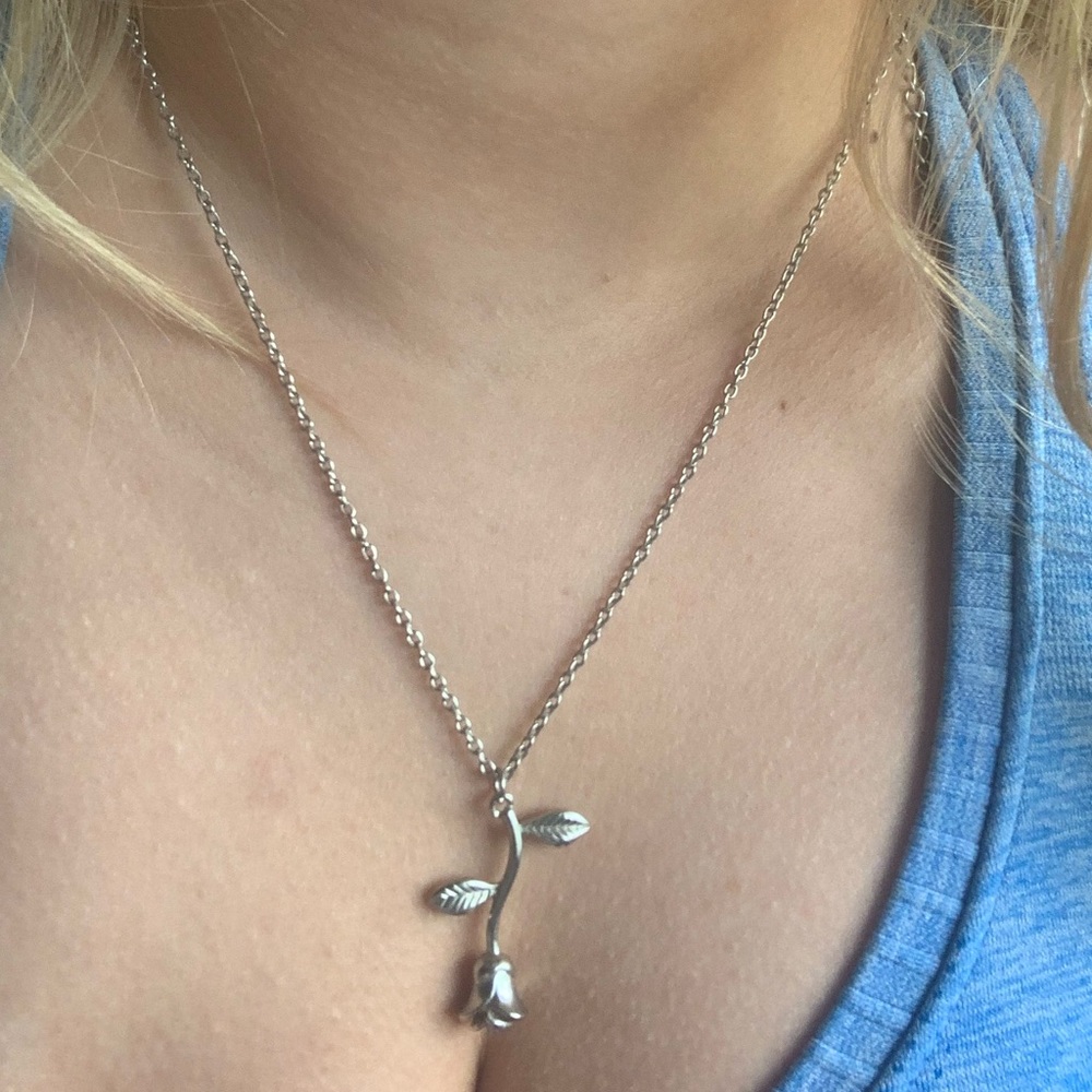 Rose necklace